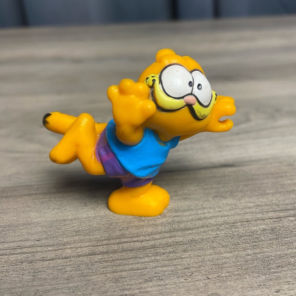 VINTAGE GARFIELD FIGURE FIGURINE TOY 1978 1981‎ VINYL 2" COLLECTIBLE UNITED FEAT
